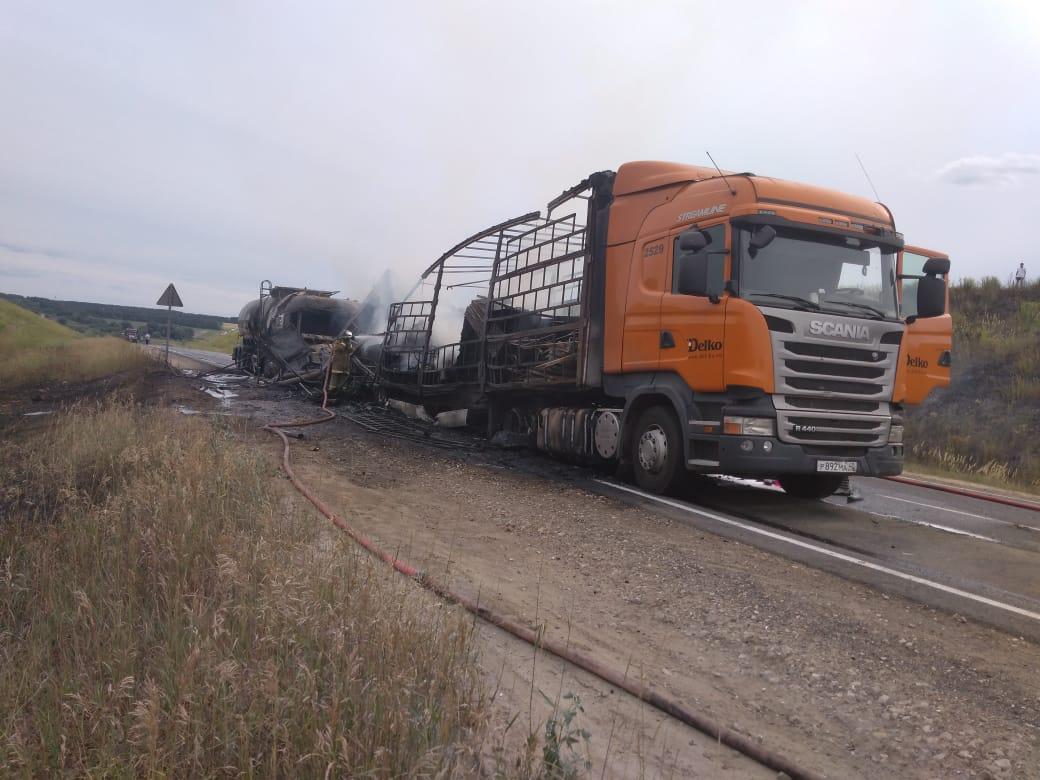 Тело погибшего обнаружено на месте столкновения трех грузовых автомобилей  на трассе М-7