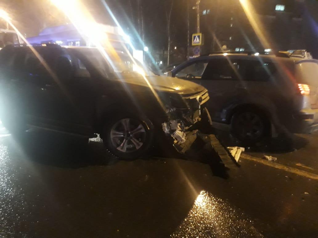 Автомобиль предполагаемого виновника массового ДТП на ул. Горького  принадлежит генералу МВД