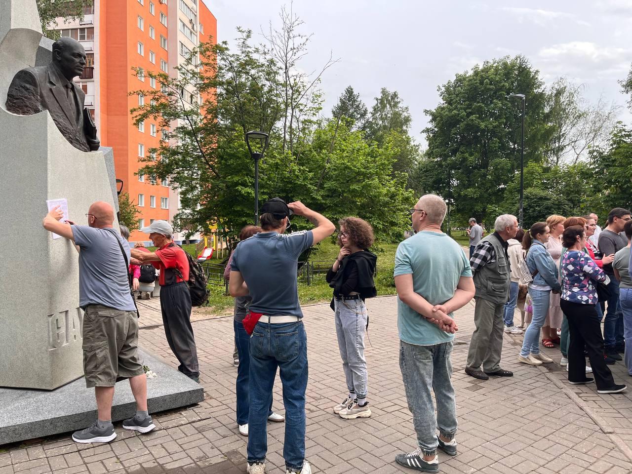 Сбор подписей против вырубки бульвара на проспекте Гагарина