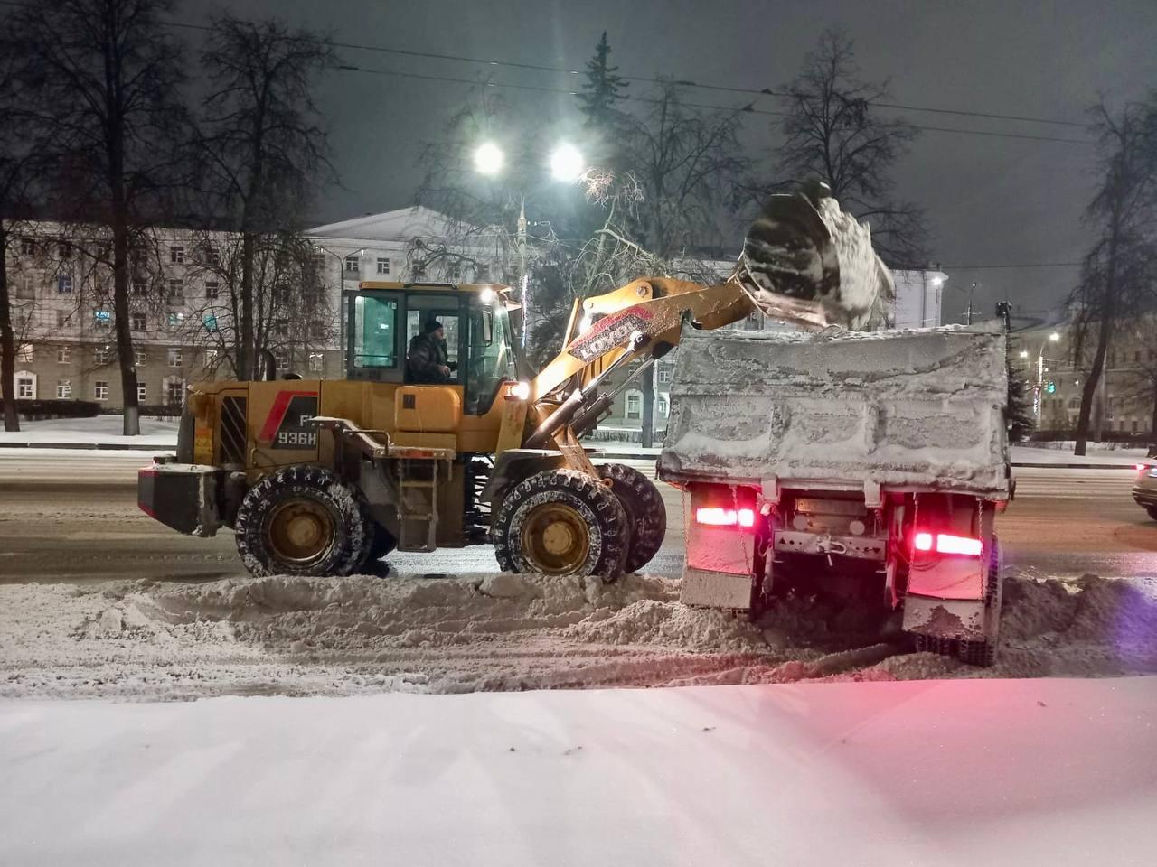 Более семи тысяч кубометров снега вывезли за минувшие сутки с дорог Нижнего  Новгорода