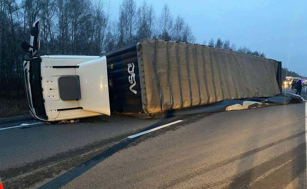 Серьезное ДТП на трассе М7 в Лысковском районе. Движение затруднено