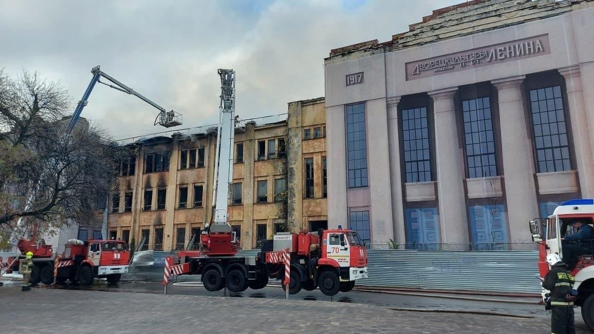 Дк ленина. Дворец культуры им Ленина Нижний Новгород. ДК Ленина Канавинский район. Пожар в ДК Ленина Нижний Новгород. Дом культуры Ленина Нижний Новгород.