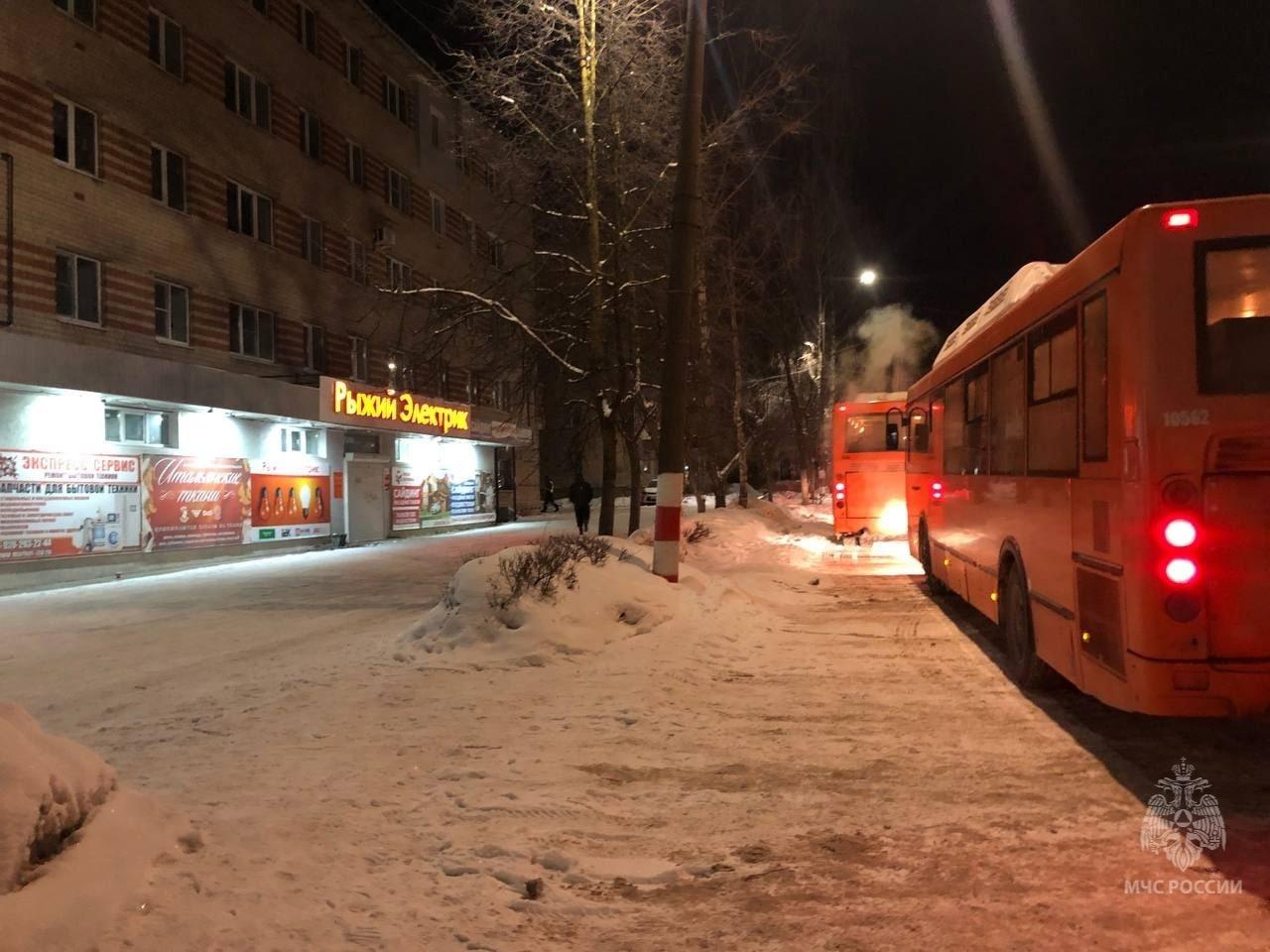 Автобус с туристами сломался на трассе в Нижегородской...