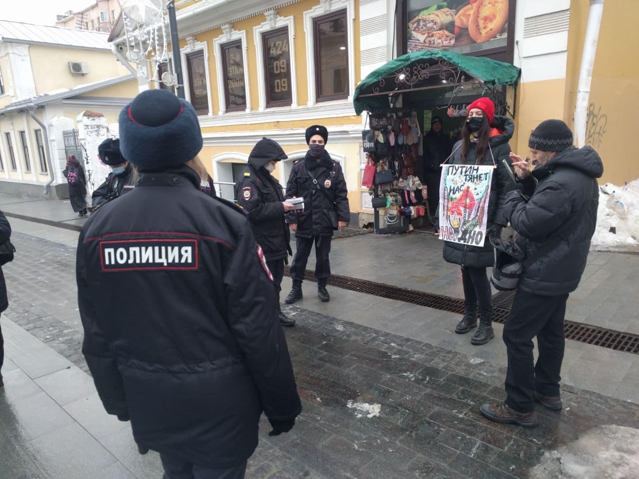 В Нижнем Новгороде доставлены в полицию участники пикетов...
