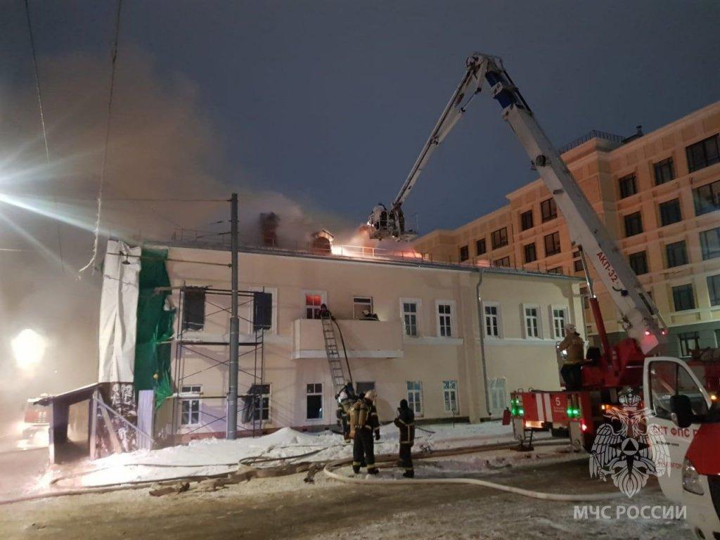 Дом купца Котельникова горит в Нижнем Новгороде
